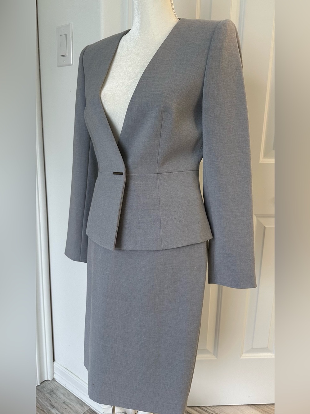 Tahari Light Gray Tailored Women's Skirt Suit